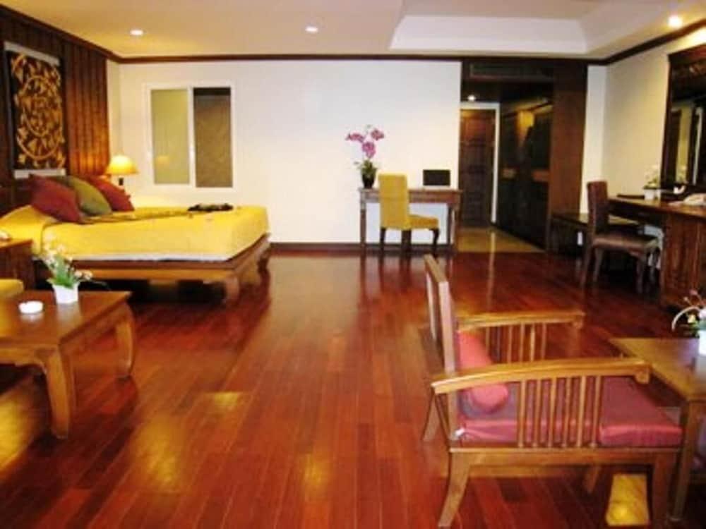 Avalon Beach Resort Pattaya Exterior photo