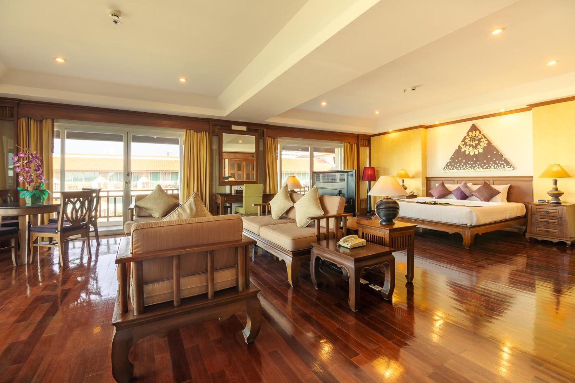 Avalon Beach Resort Pattaya Exterior photo