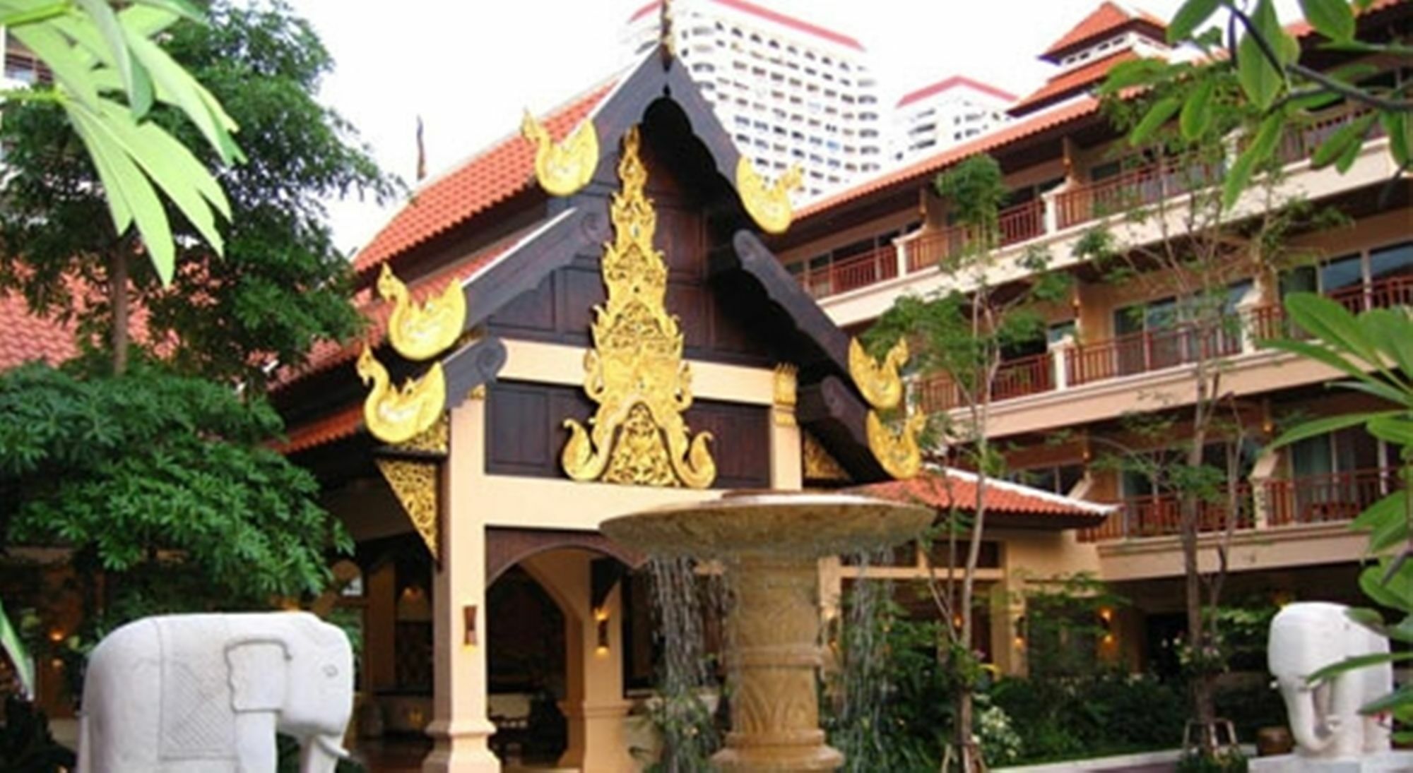 Avalon Beach Resort Pattaya Exterior photo