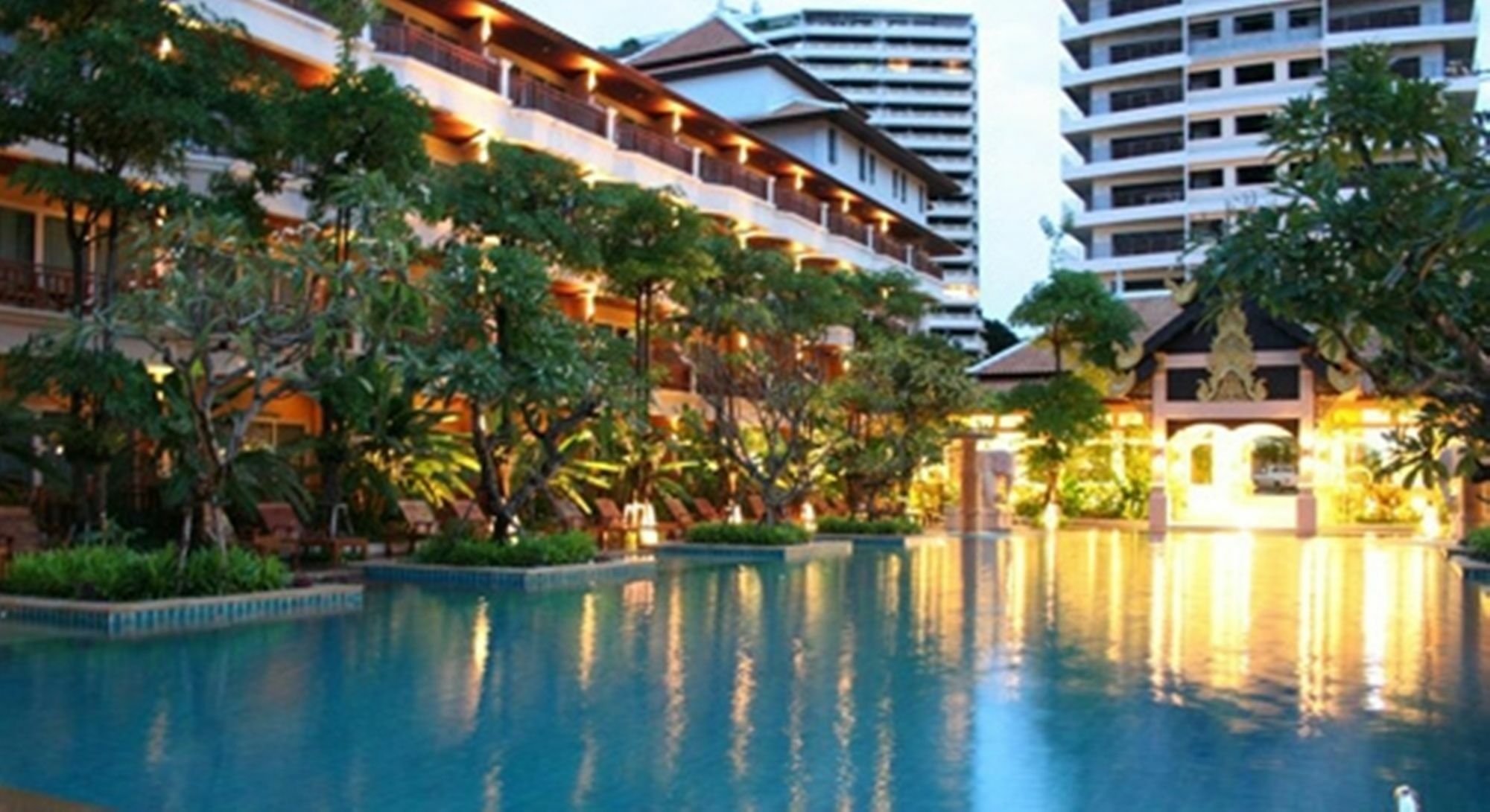 Avalon Beach Resort Pattaya Exterior photo
